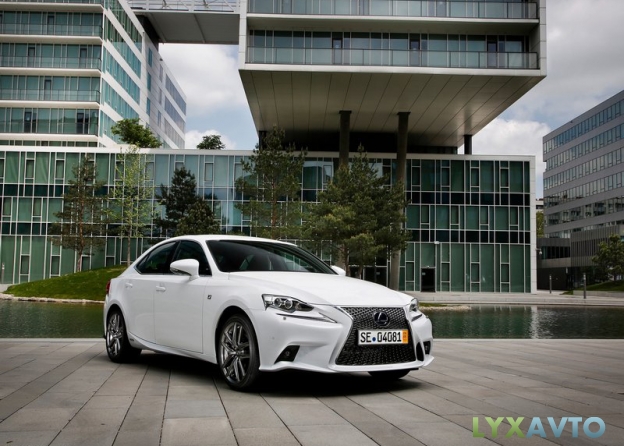 фото Lexus IS 250 2014-2015 года спереди