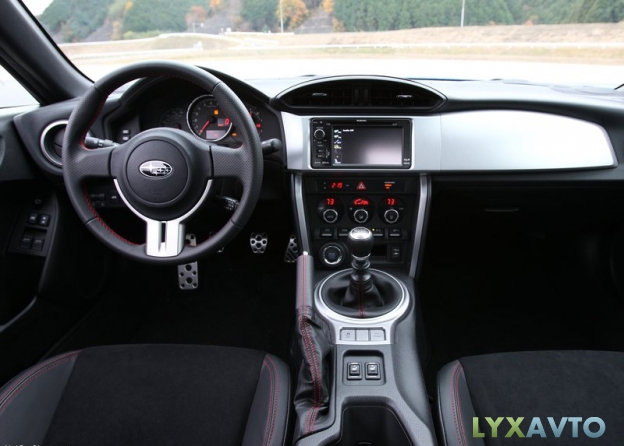 Subaru BRZ 2014 2015 фото интерьера