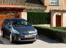 Toyota Prius-V - универсальный гибрид из Японии