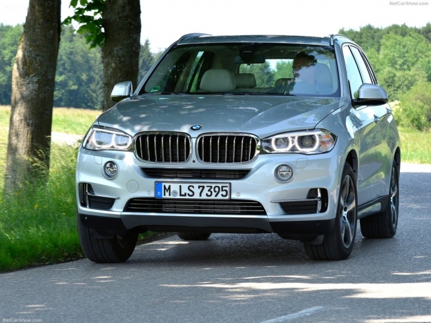 Фото BMW X5 xDrive40e 2016-2017 спереди